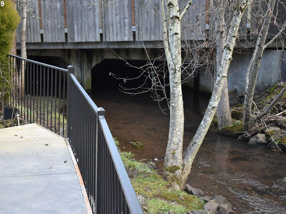 2nd image of 4001 12th St Cut Off SE