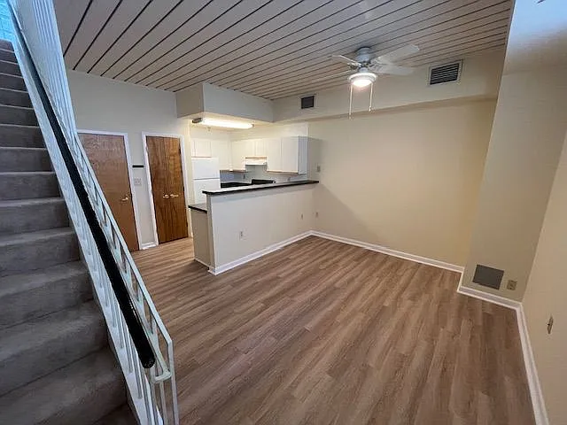907 Caroline St #9 — Photo 5