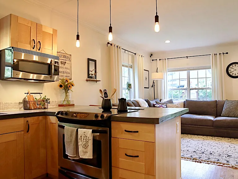 1408 Oakhurst Dr — Photo 3