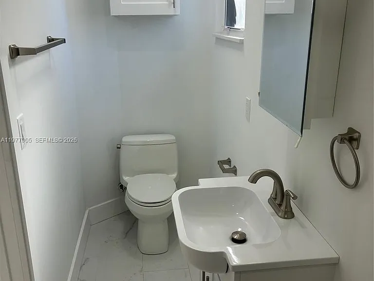 1530 NE 33rd St — Photo 1