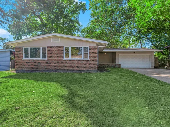 1615 Bay Meadows Dr, Florissant, MO 63033