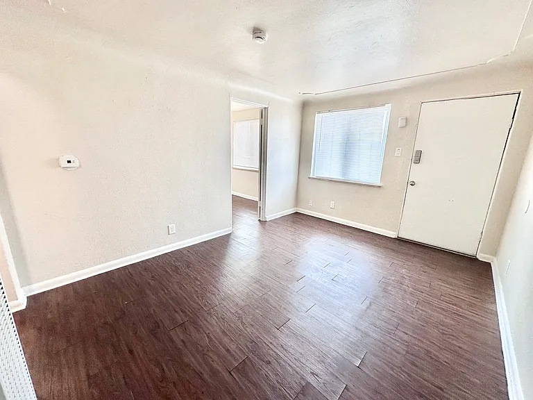 Unit 10 1x1 Top Floor
