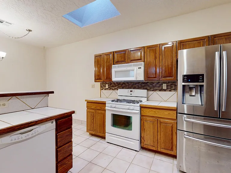3496 Northpointe Dr — Photo 21