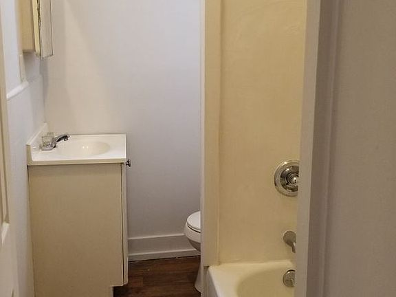 4th image of 914 Belmont Ave #1R