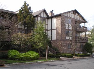 2618 Hemingway Ln, Mahwah, NJ 07430