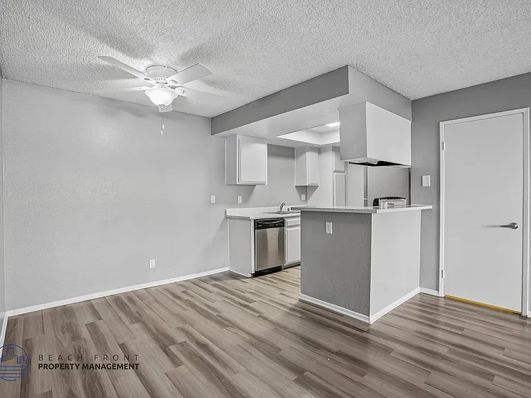Rollingwood Apartments — Photo 34