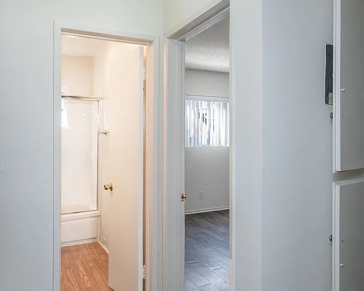 367 W Lexington Dr — Photo 9