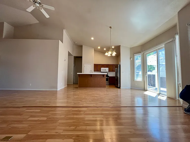 7481 Celeste Dr — Photo 8