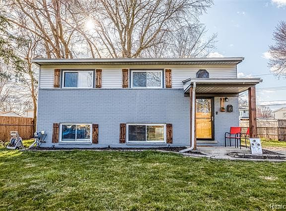 2nd image of 6751 Redman St