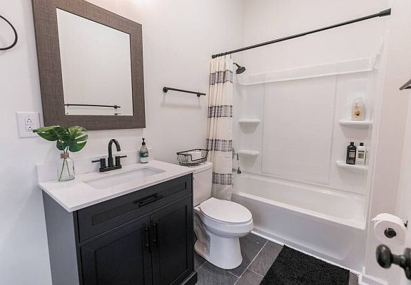 4th image of 1813 Alpine Dr #3
