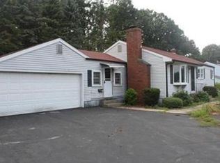90 Longwood Dr, Chicopee, MA 01020