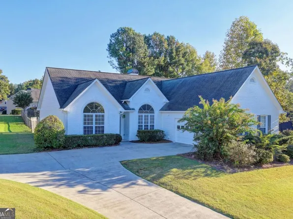 297 Dogwood View Ln, Suwanee, GA 30024