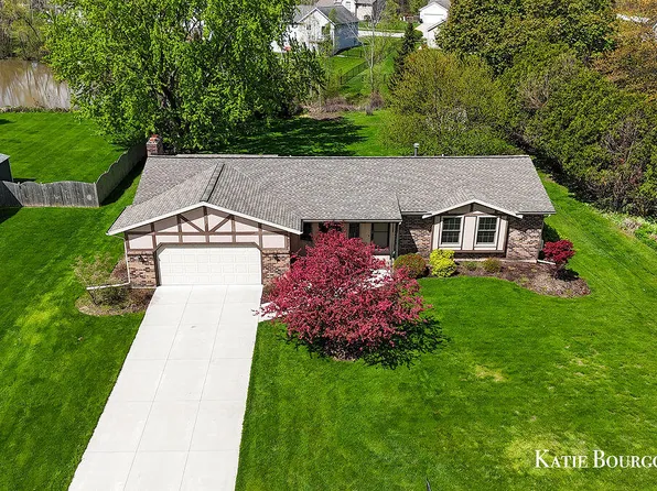 961 Maplerow Ave NW, Grand Rapids, MI 49534