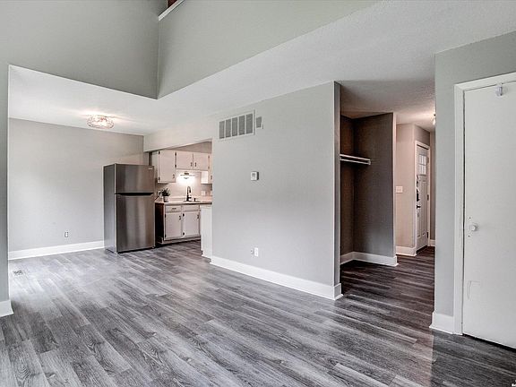 5th image of 255 N Michigan St APT 92