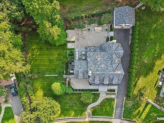 3rd image of 71 Gilbert Road