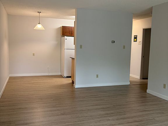 3rd image of 604 1st Ave NW #204