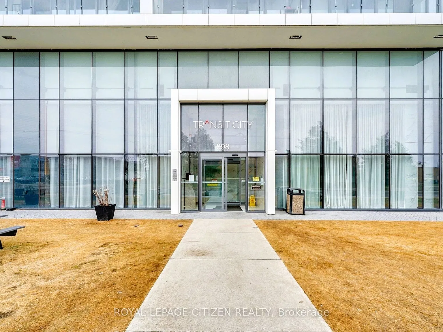 898 Portage Pkwy — Photo 4