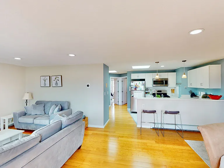 324 W 3rd St #2 — Photo 7