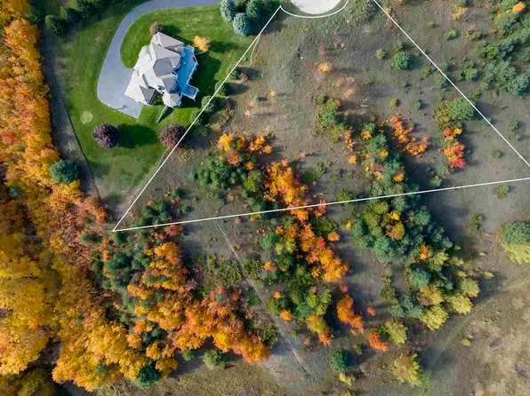 700 Harbor View Ln, Petoskey, MI 49770