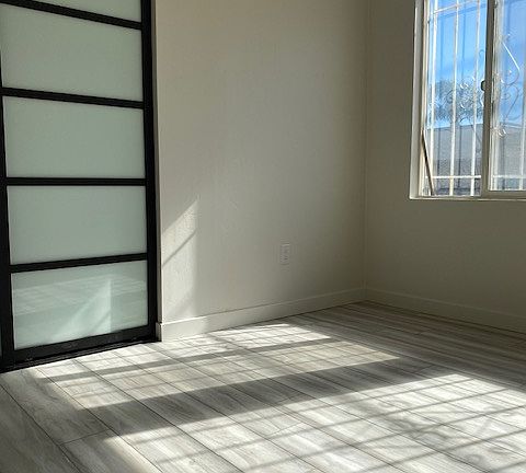 5th image of 1047 Chalcedony St