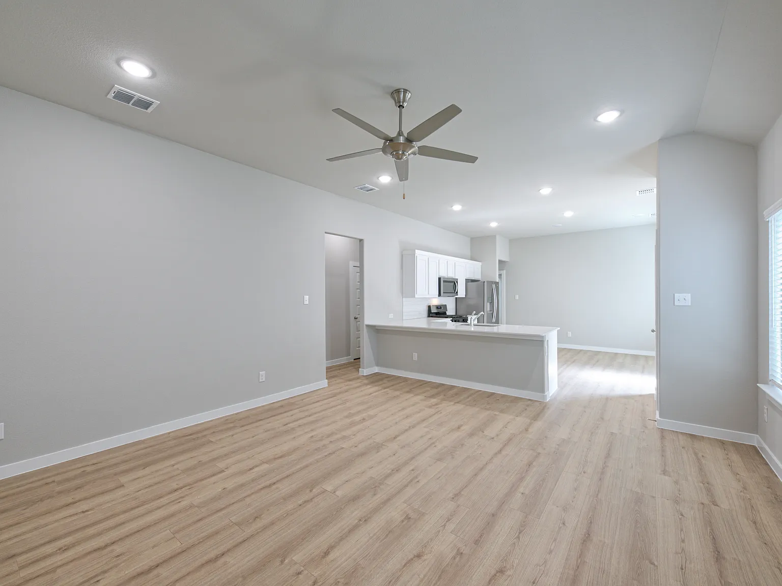 3 bed, 1586 sqft, $2,000 — Photo 4
