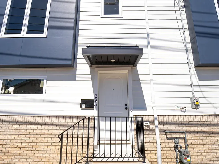 295 Pershing Ave #1-4 — Photo 6