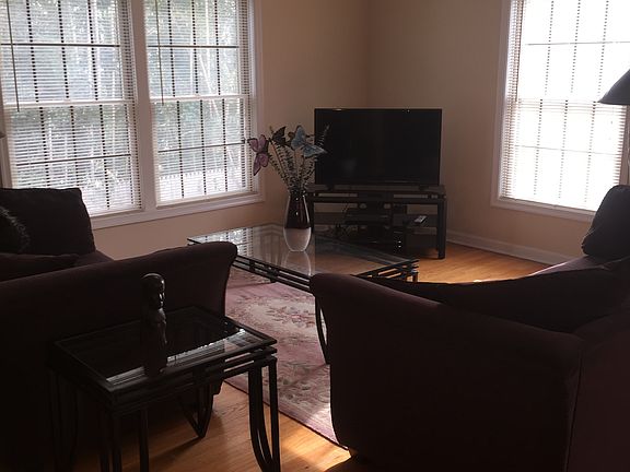 3rd image of 10 Franklin Ave