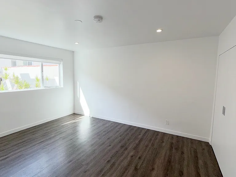 Beverly Hills apartment — Photo 11