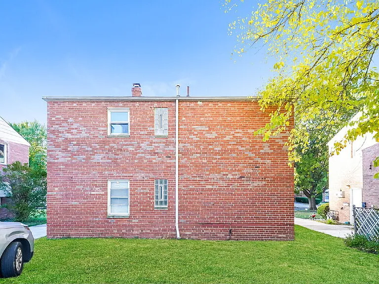 20231 Crystal Ave #2-UP — Photo 4
