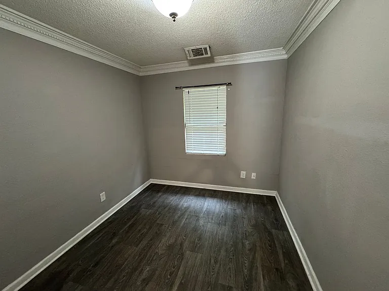 407 W Moore St — Photo 25