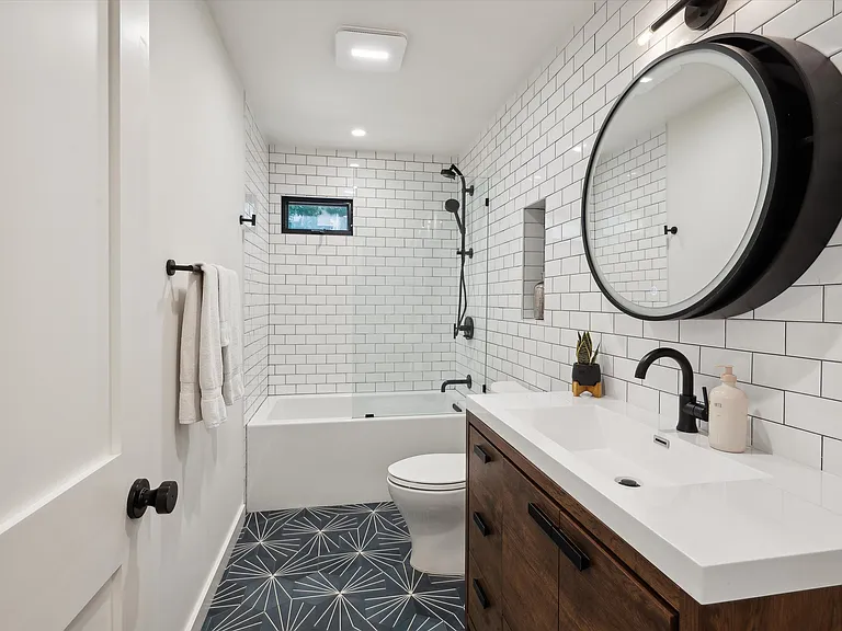 15 Tyrone Dr — Photo 18