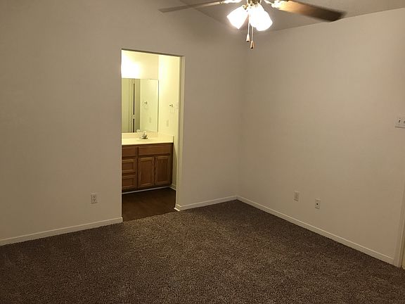 3rd image of 1000 Parkview Cir