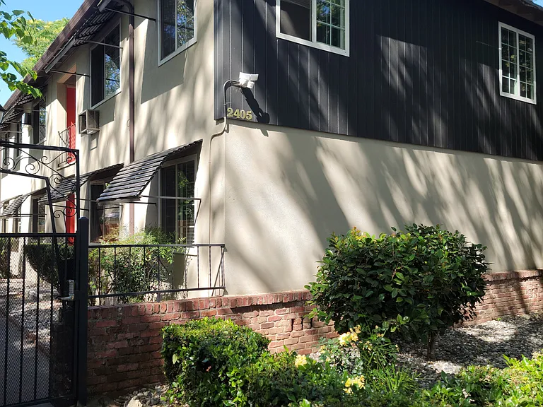 2405 F St #4 — Photo 15