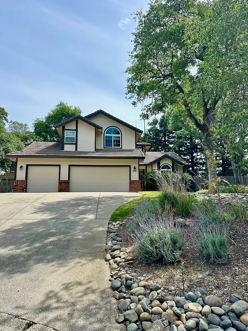 515 Adriana Pl photo 1