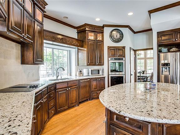 5th image of 217 Dwyer Ct