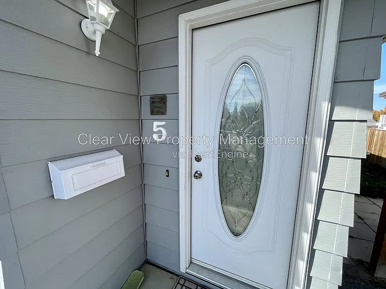 5 Laval Ct W #UPPER LEVEL — Photo 15
