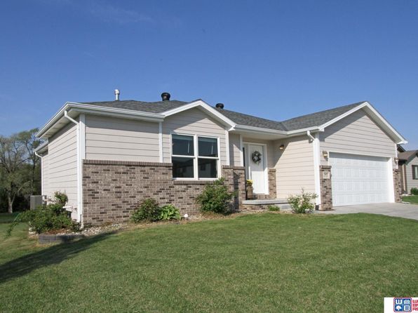 943 Barker Ln, Lincoln, NE 68521