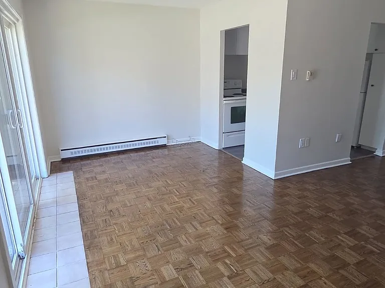 945 Simcoe St N — Photo 4