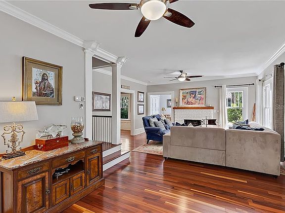5th image of 325 8th Ave NE