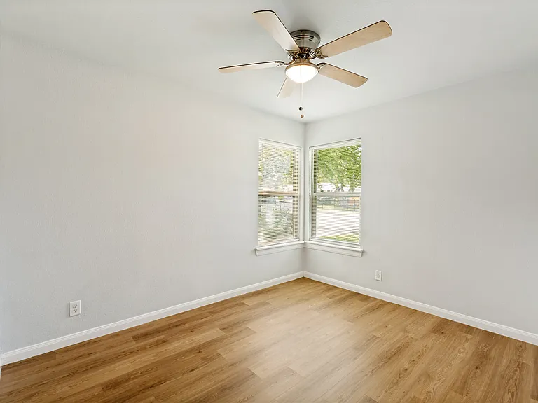 2935 Lasses Blvd — Photo 11