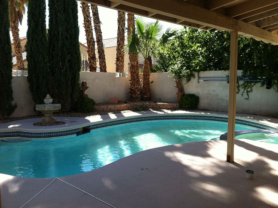 Beautiful Private Backyard