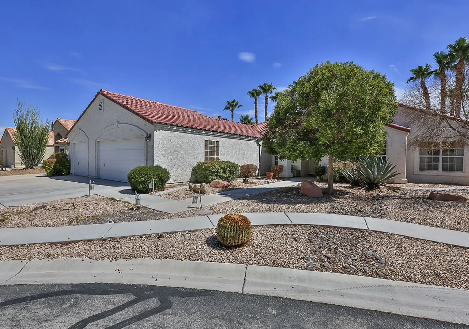 One Story home! 4 beds, pool spa, 3 car garage w/workshop. RV parking. Granite counters — Photo 1