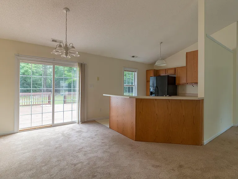 205 Shady Ct — Photo 3