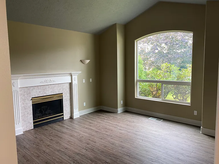 6616 Parkshadow Ct NE — Photo 3