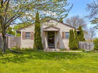 2004 W Goldcrest Ave, Milwaukee, WI 53221