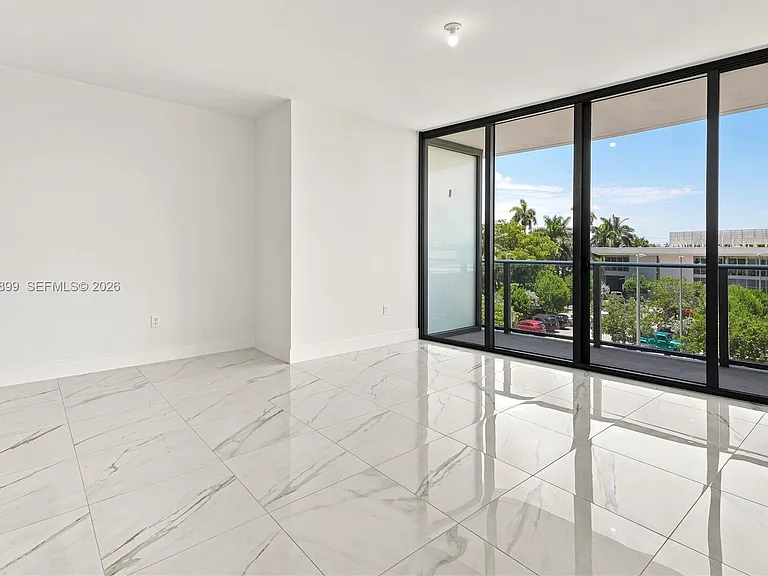 1179 E Hallandale Blvd #302 — Photo 8