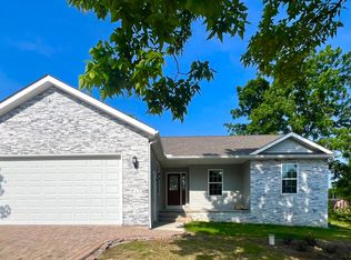 5560 Cedar Dr, Grove City, OH 43123