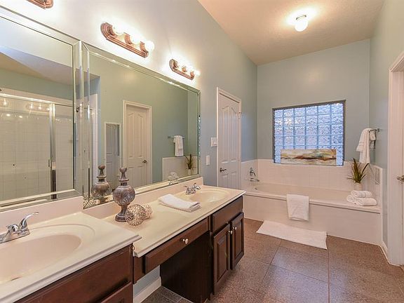 5th image of 1703 Davison Ct