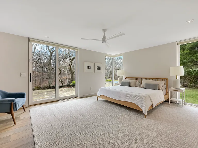 33 Hedges Banks Dr — Photo 9