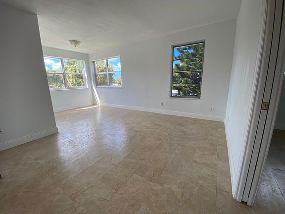 5th image of 2301 NE 170th St Unit 7